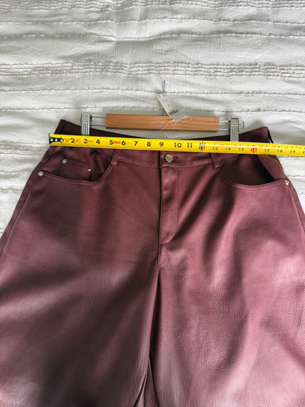 Pilcro Oxblood “twisted” Balloon / Barrel pleather pants - Picture 7 of 11